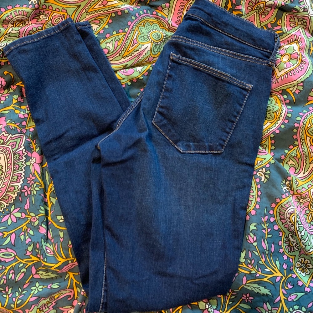 Dark wash Topshop skinny jeans. Size 28